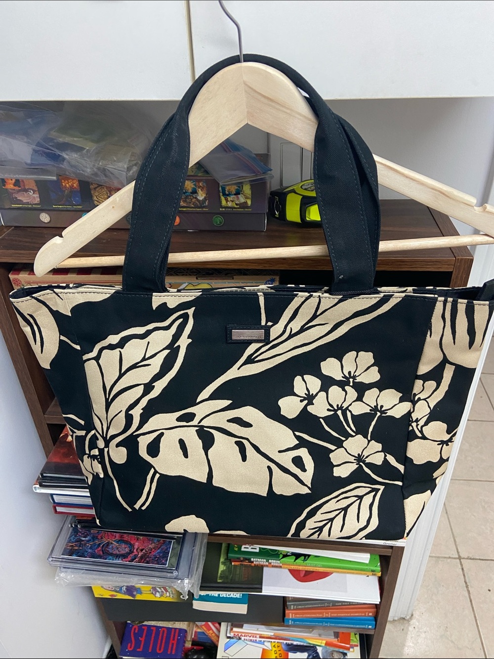 Vintage Jim Thompson Women's Black and Cream Floral Canvas Tote Bag